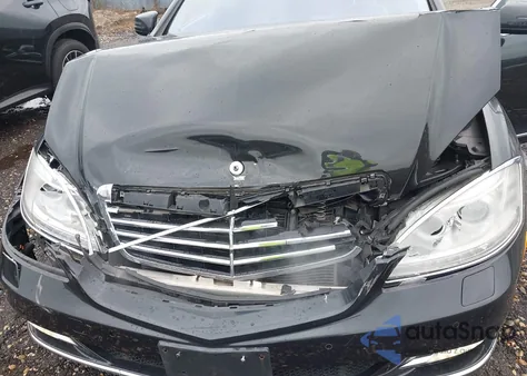 2013 Mercedes-Benz S 550 4Matic z USA, uszkodzony, nr VIN WDDNG9EB8DA516225